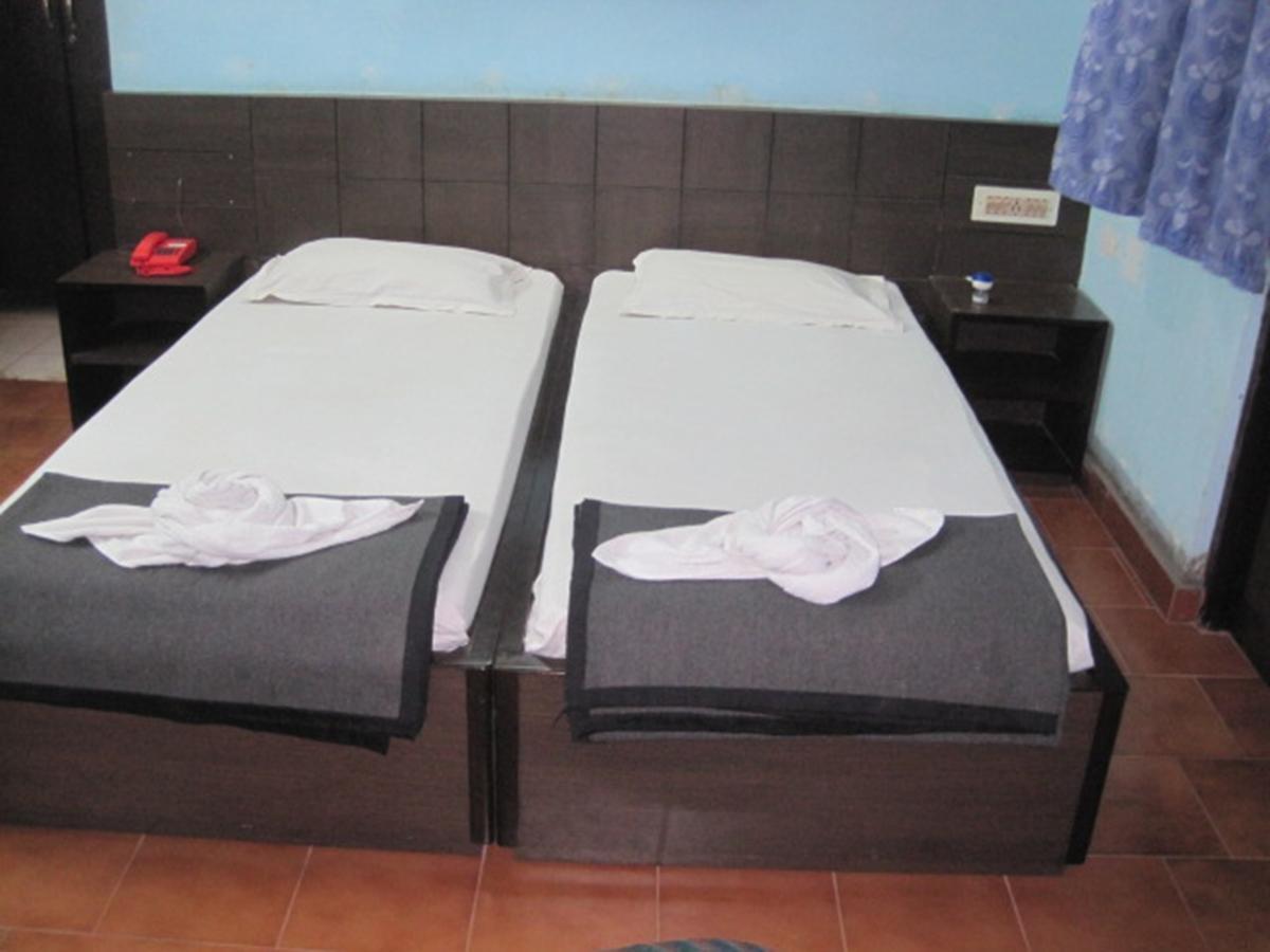 Hotel Arya Palace Puri Ngoại thất bức ảnh