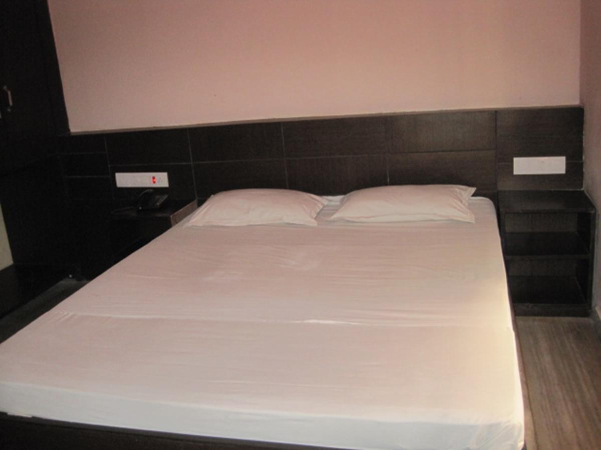 Hotel Arya Palace Puri Ngoại thất bức ảnh